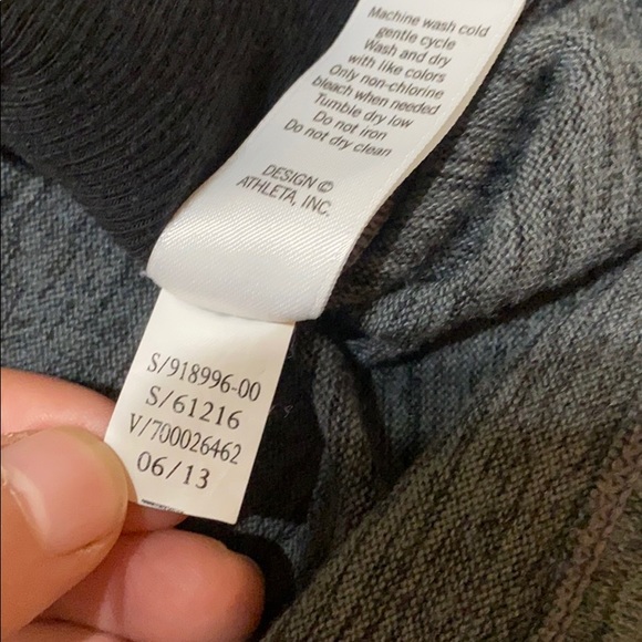 Athleta thumbhole sweatshirt size XS - Picture 4 of 7
